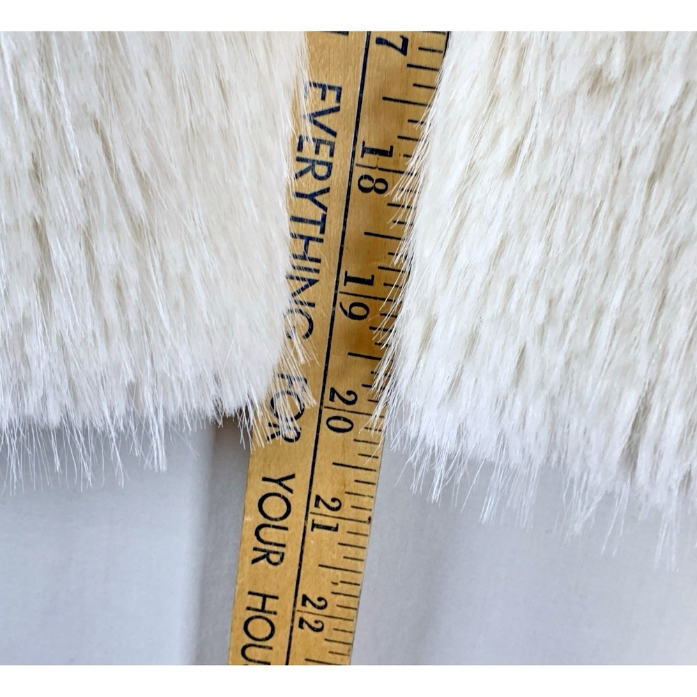 One and Only Fuzzy Cream Jacket NWT Small White Faux Fur Hook & Eye Closure - Picture 9 of 11